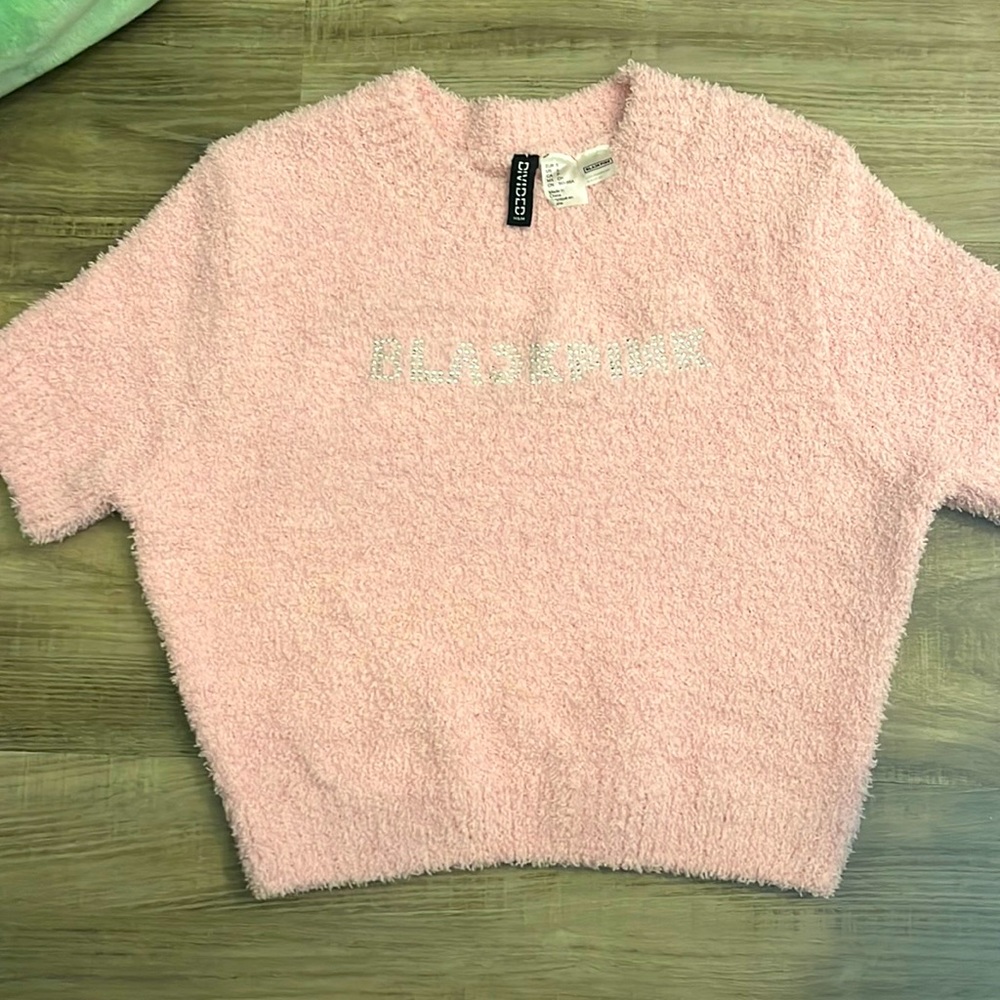 Blackpink Fuzzy Cropped Shirt